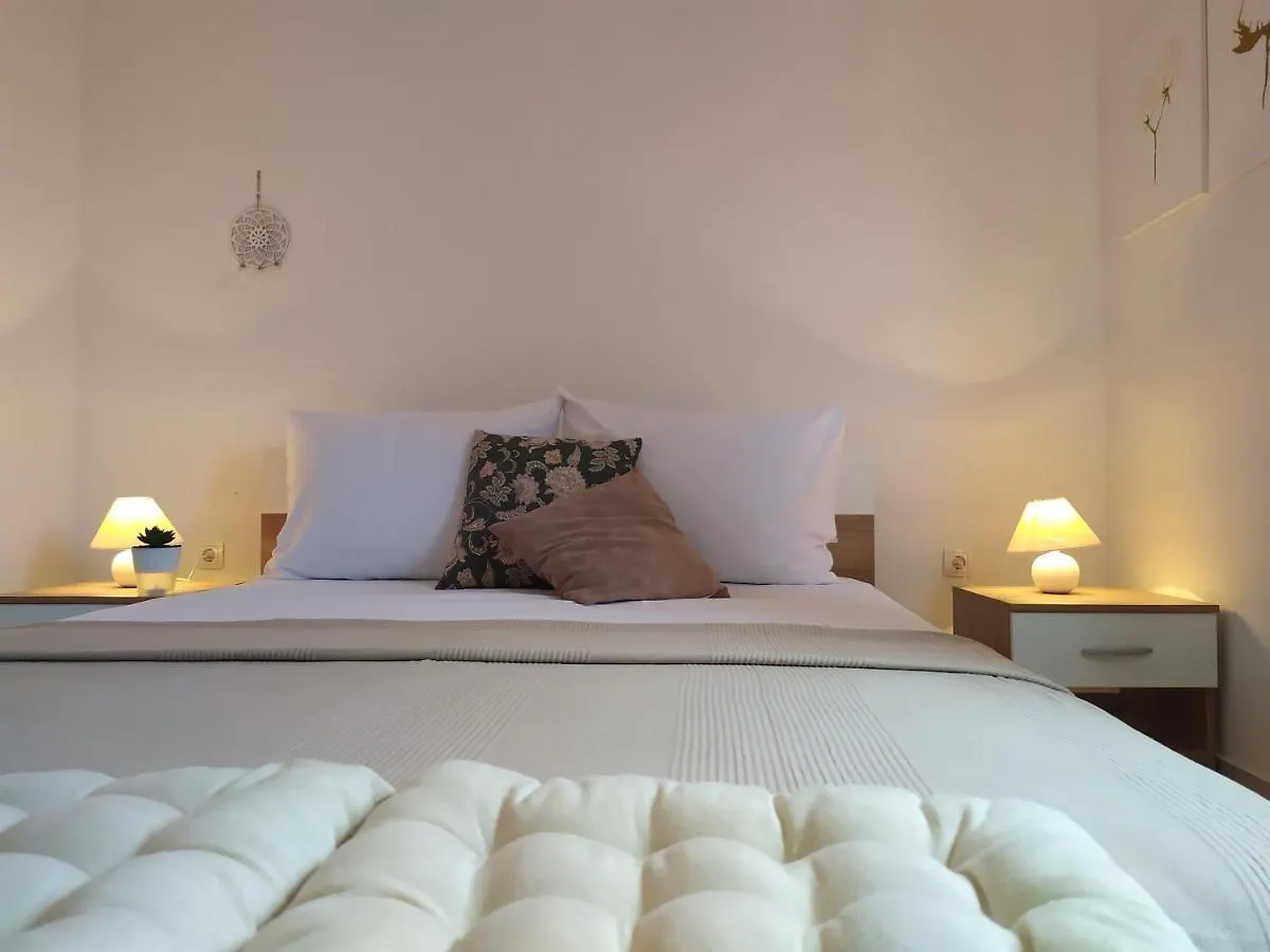 Rosa Soldatica Hotel Vir