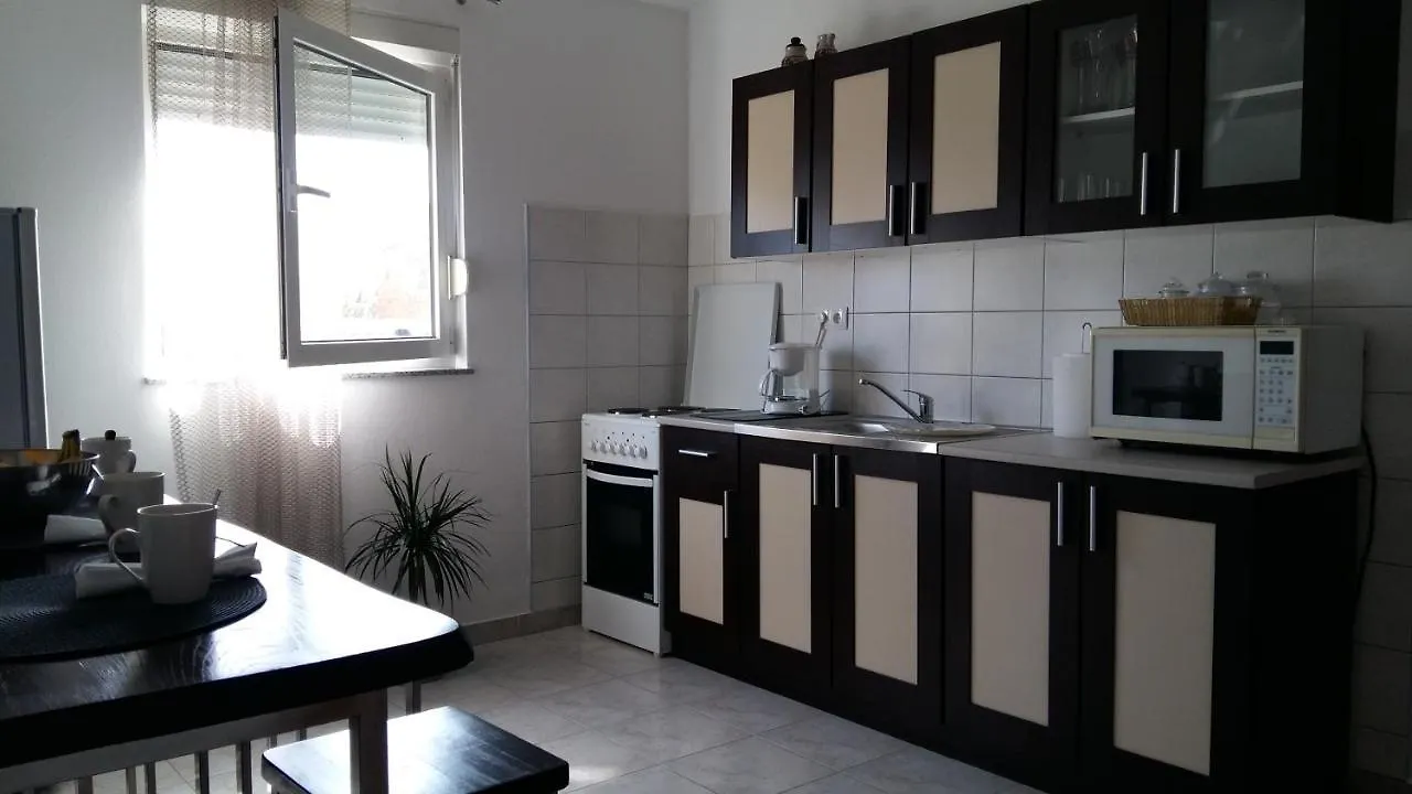 Rosa Soldatica Hotel Vir